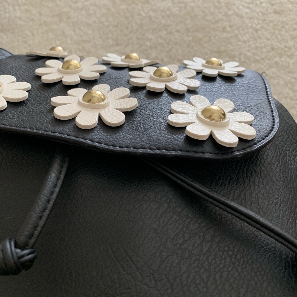 Bueno Collection Daisy Back pack NEW - Picture 7 of 8